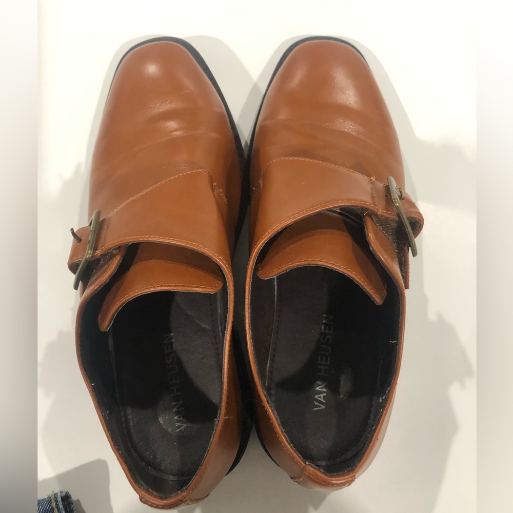 van heusen Dress shoes. For very comfortable boy size 4/5